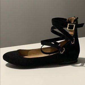 Aldo strappy flats!
